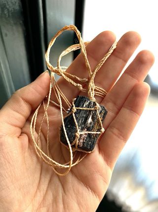 Collar Macramé Mineral Turmalina Negra en bruto
