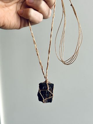 Collar Macramé Mineral Turmalina Negra en bruto