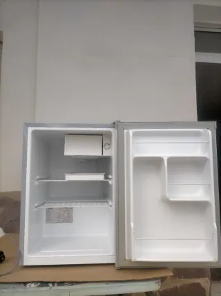 Nevera pequeña LOGIK Alto61/profund.50/ancho44