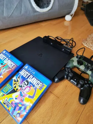 PS4 Slim 1TB + 2 Mandos Negro + Cámara + Juegos