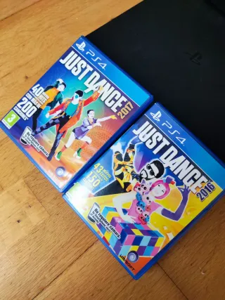 PS4 Slim 1TB + 2 Mandos Negro + Cámara + Juegos