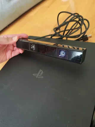 PS4 Slim 1TB + 2 Mandos Negro + Cámara + Juegos