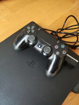 PS4 Slim 1TB + 2 Mandos Negro + Cámara + Juegos