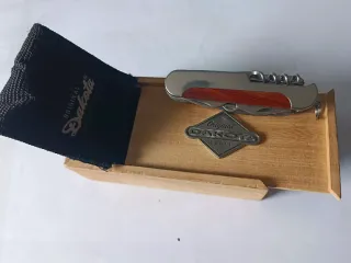 Navaja Multiusos Dakota con Estuche y Caja