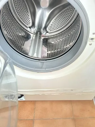 Lavadora Carga Frontal Blanca se vendé para piezas