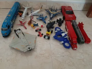 Lote de vehículos de juguete