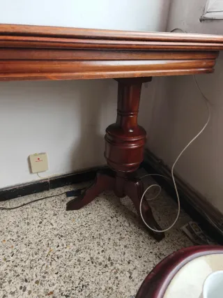 Mesa robusta de madera extensible