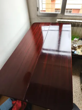 Mesa robusta de madera extensible