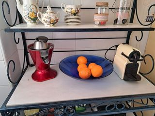 Mueble de hierro con encimera de mármol