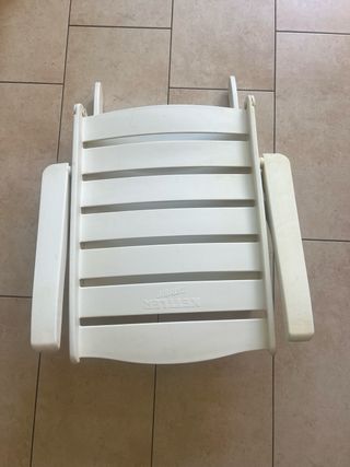 Silla plegable de plástico blanca