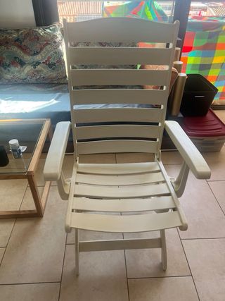 Silla plegable de plástico blanca