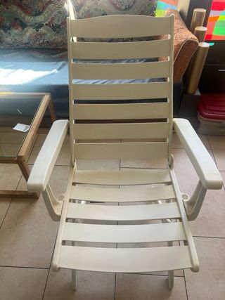 Silla plegable de plástico blanca