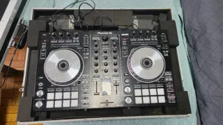 Controladora DJ Pioneer DDJ-SR2