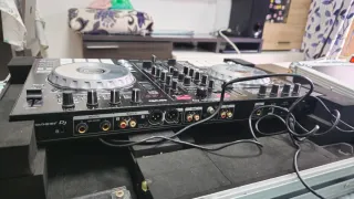 Controladora DJ Pioneer DDJ-SR2
