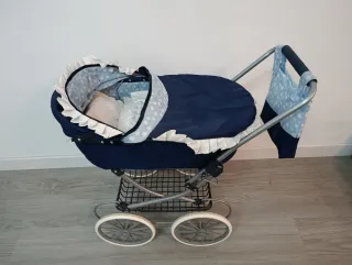 Coche de muñecas clásico azul