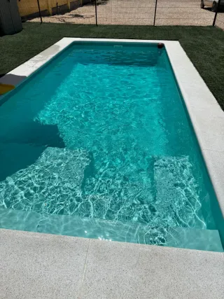Piscina de poliéster con Playa 6.70x3