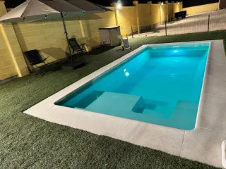 Piscina de poliéster con Playa 6.70x3