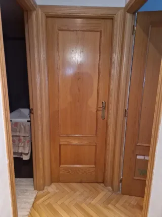Puerta de madera interior