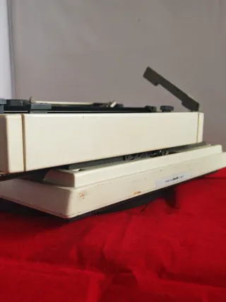Máquina de escribir Olivetti Lettera 10