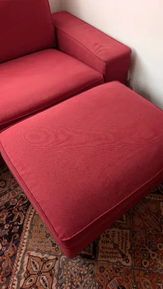 Sofá 3 plazas y reposapiés Kivik rojo