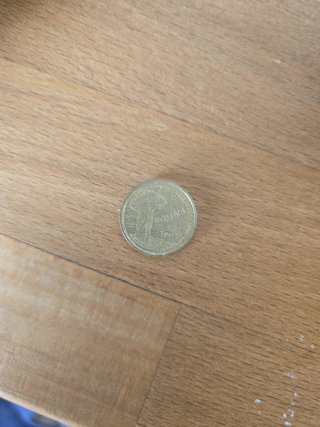 2 monedas de Suecia + 1 de India + 1 de 5 pesetas.