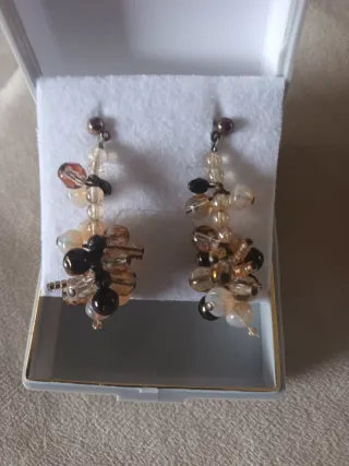 Pendientes de bisutería con cuentas