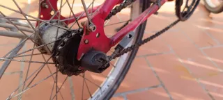 Bicicleta plegable Dahon con sillín Brooks.