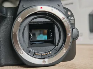 Canon EOS 200D + lente KIT