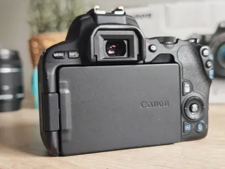 Canon EOS 200D + lente KIT