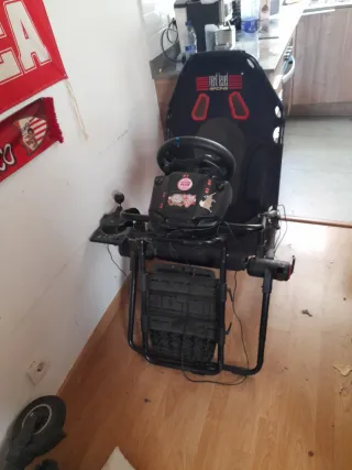 Asiento simulador con volante Logitech