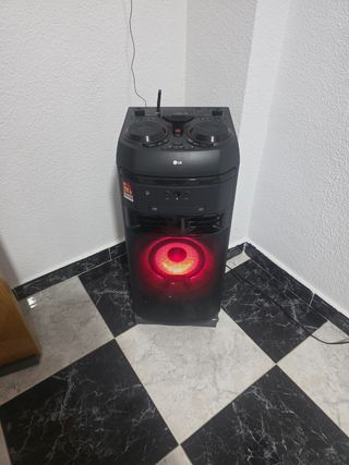 Equipo de sonido LG con luces