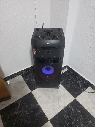 Equipo de sonido LG con luces