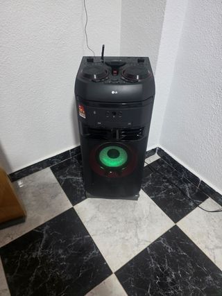 Equipo de sonido LG con luces