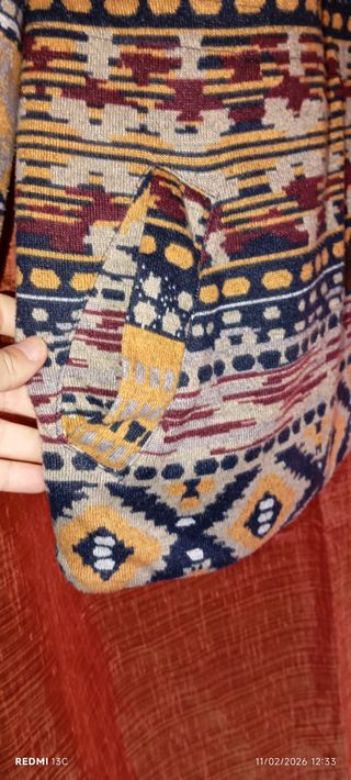 Abrigo étnico borreguito con capucha y bolsillos