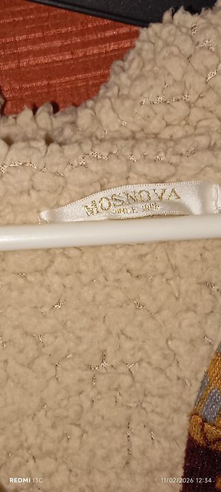 Abrigo étnico borreguito con capucha y bolsillos