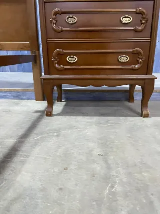 Cama de matrimonio y 2 mesitas