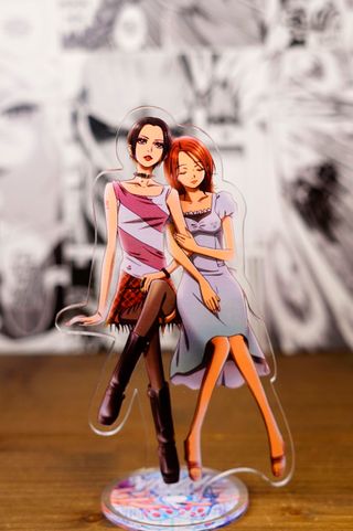 Nana Hachi Abbracciate Stand Soporte Acrilico