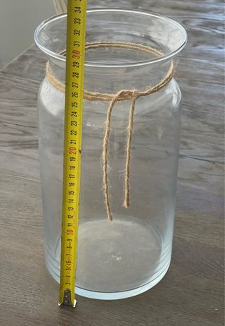 Jarrón de cristal con cuerda decorativa