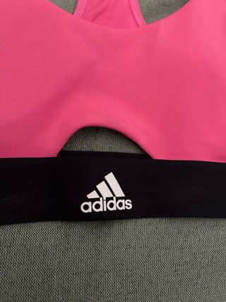 Sujetador deportivo Adidas rosa con rayas blancas
