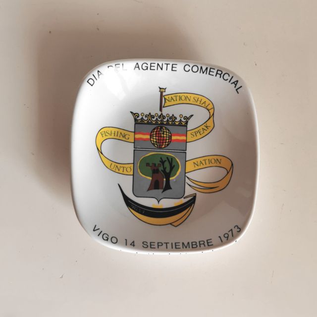 BANDEJA O PLATO CONMERORATIVO DE PORCELANA - 1973