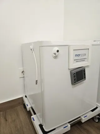 Nevera con mini congelador y cerradura