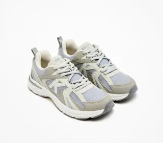Zapatillas deportivas Kelme grises y blancas