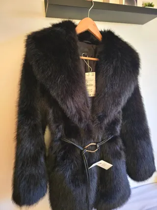 Abrigo pelo Zara negro