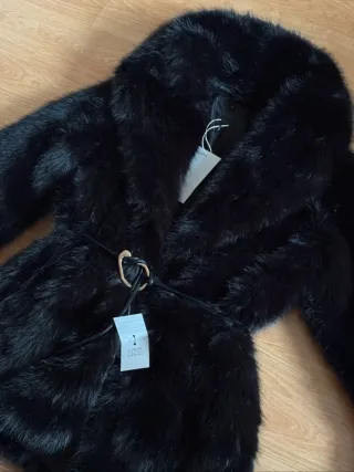 Abrigo pelo Zara negro