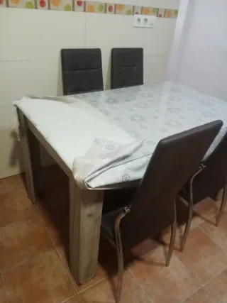 Mesa con 4 sillas