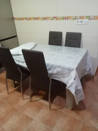 Mesa con 4 sillas