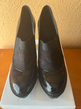 Zapatos de tacón negros charol