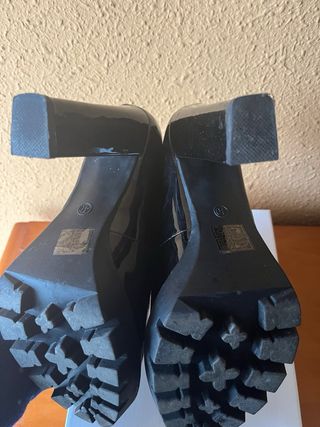 Zapatos de tacón negros charol