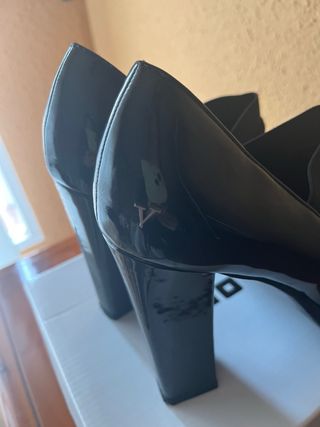 Zapatos de tacón negros charol