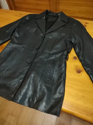 Chaqueta de cuero para mujer.
